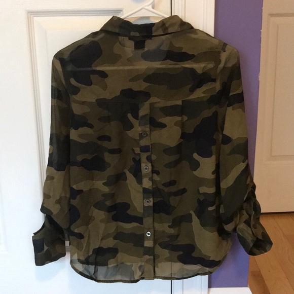 Camo print Red Snap blouse - Picture 2 of 3